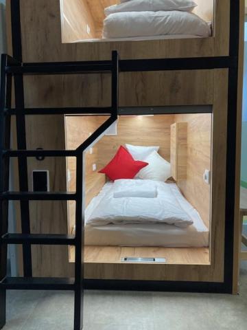 Capsule Hostel Andel Centre Spirit Прага Екстериор снимка
