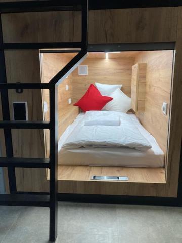 Capsule Hostel Andel Centre Spirit Прага Екстериор снимка