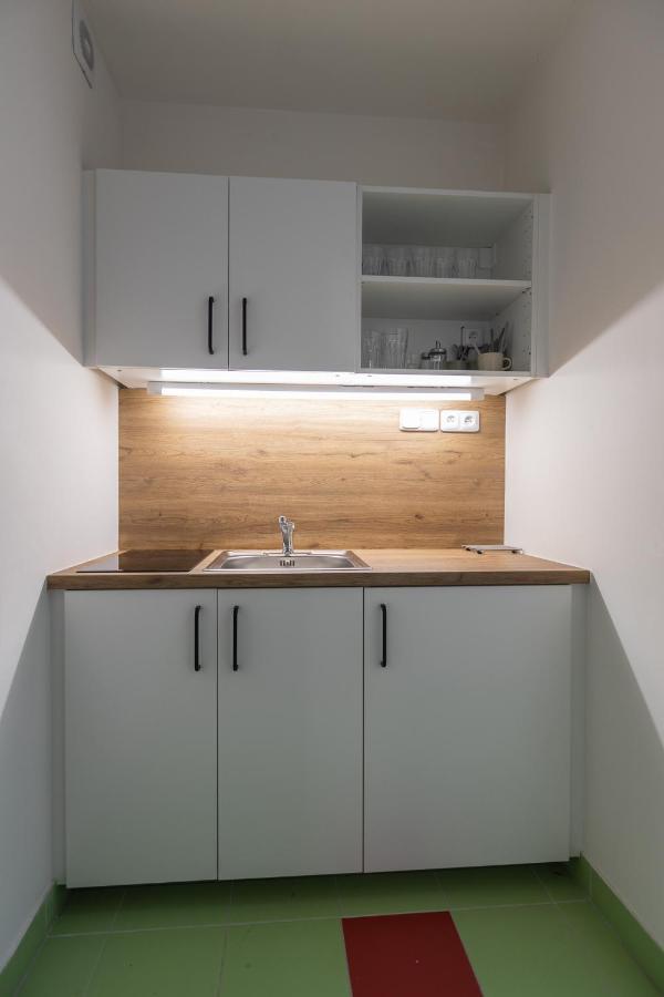 Capsule Hostel Andel Centre Spirit Прага Екстериор снимка