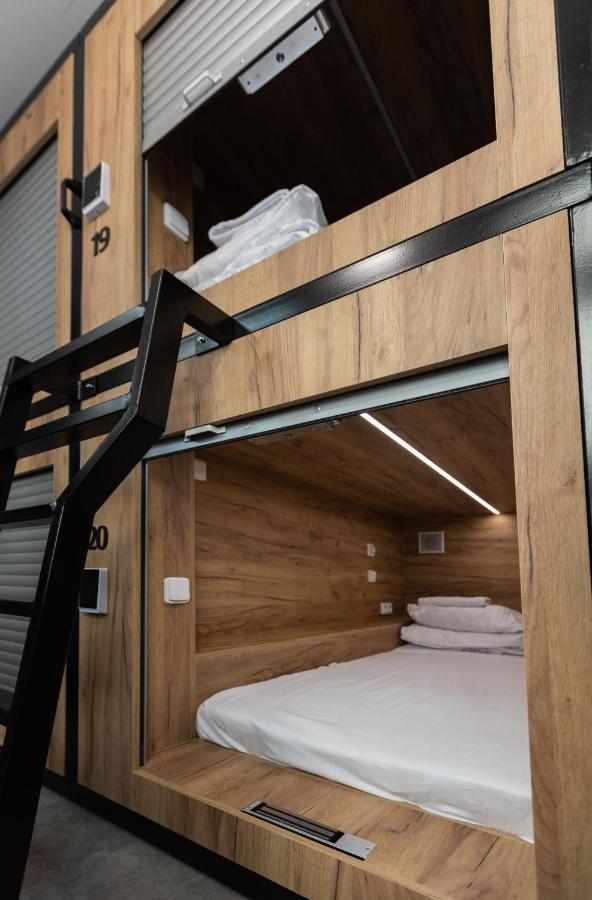 Capsule Hostel Andel Centre Spirit Прага Екстериор снимка