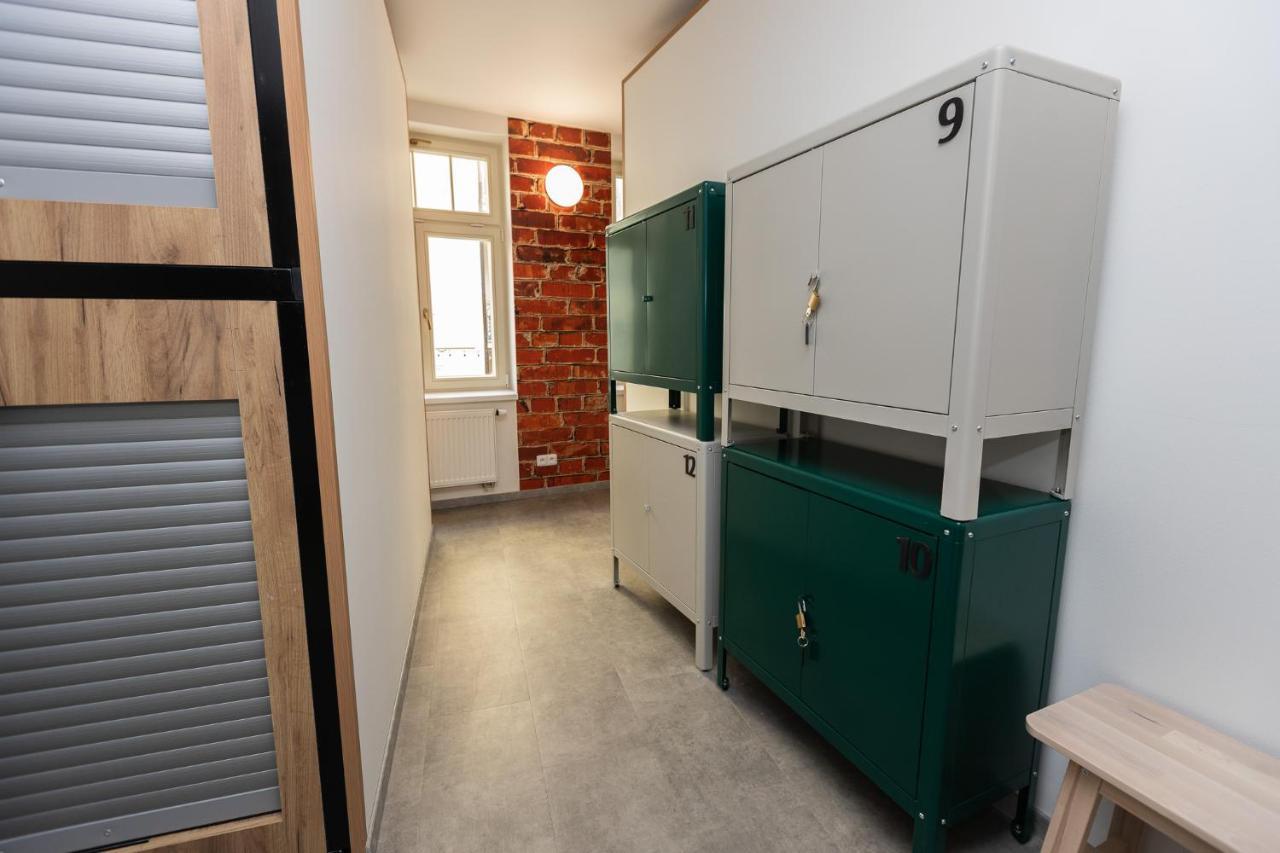 Capsule Hostel Andel Centre Spirit Прага Екстериор снимка