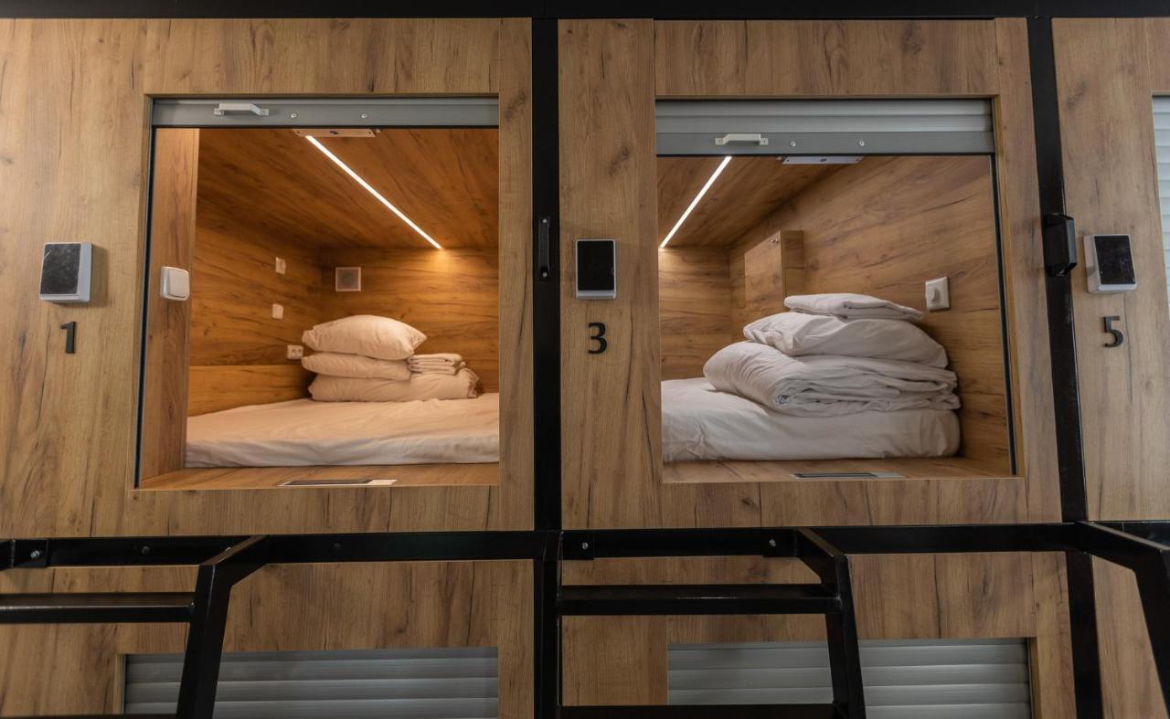 Capsule Hostel Andel Centre Spirit Прага Екстериор снимка