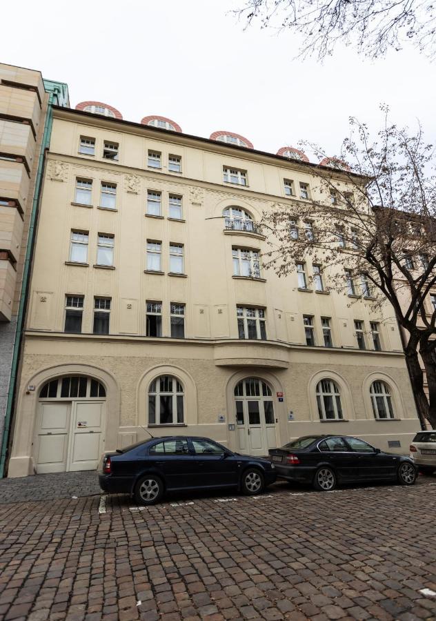 Capsule Hostel Andel Centre Spirit Прага Екстериор снимка