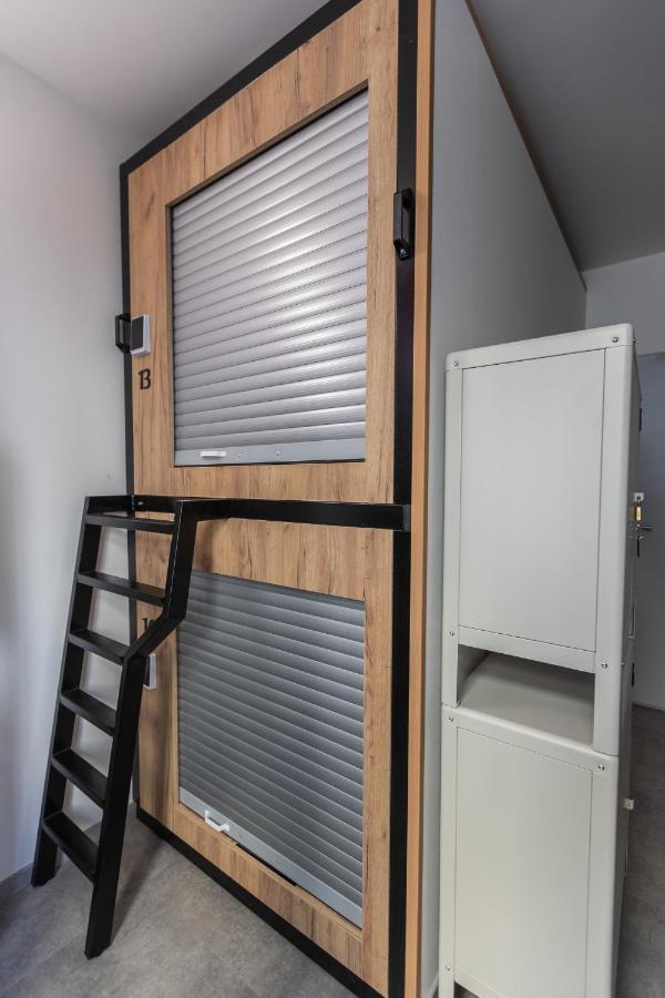 Capsule Hostel Andel Centre Spirit Прага Екстериор снимка